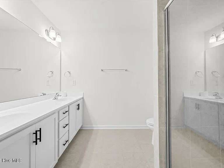 423 Bassett Ln — Photo 18