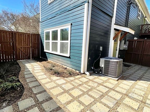 3rd image of 4004 Roswell St #4004
