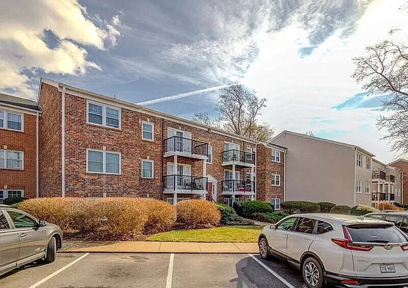 1 bed, 1.0 bath, 698 sqft, $1,529 — Photo 2