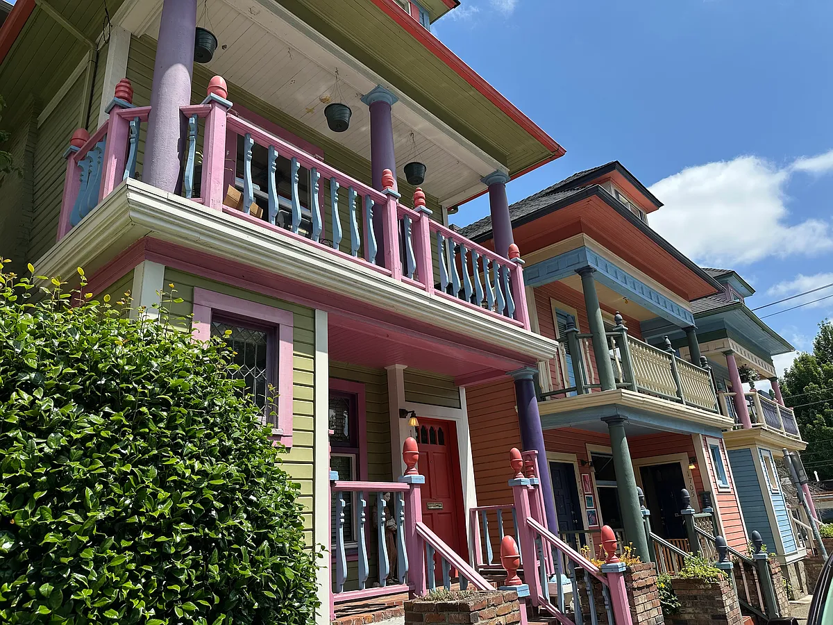Building Photo - Glisan St. Townhomes