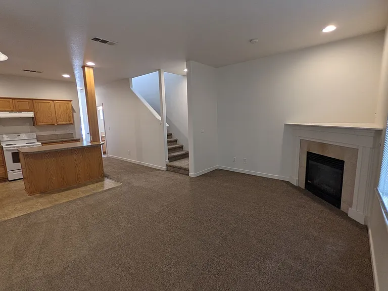 Halsey East Townhomes — Photo 140