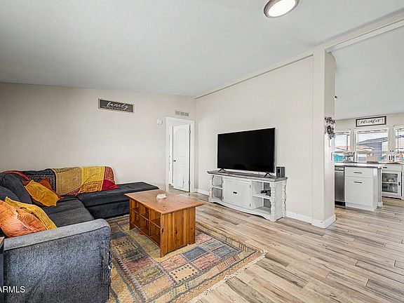 5th image of 20442 W NARRAMORE Road