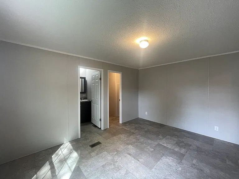 98 E Manor St — Photo 6