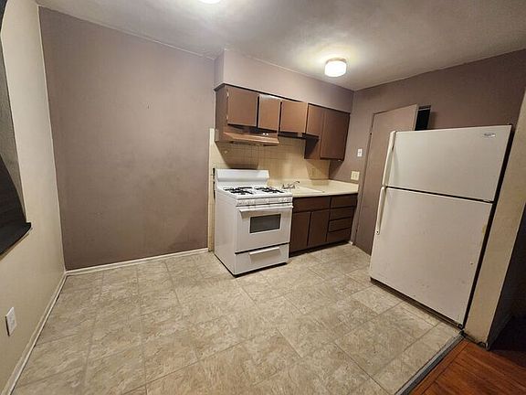 4th image of 4623 S Broadway APT 4