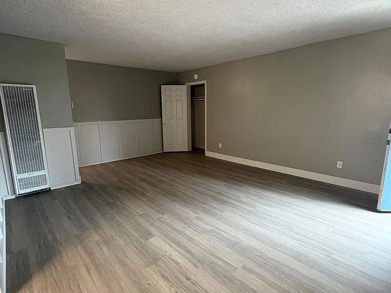 1411-1417 Holly Ave — Photo 1
