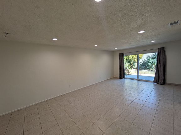4th image of 822 Bonita Ave