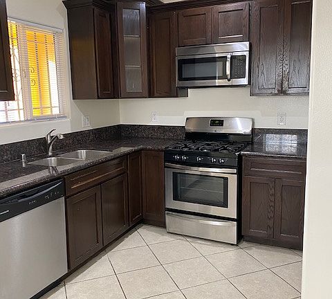 2nd image of 1454 S Cloverdale Ave #1/2