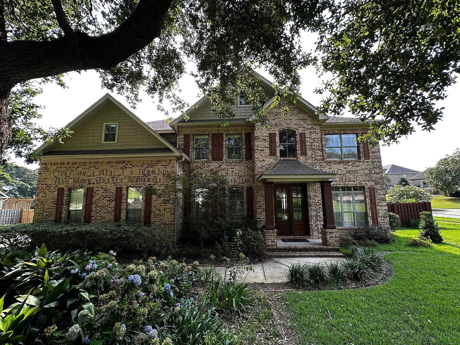 Available Now! 5 Bed 4 Bath In Fairhope W/Pool! — Photo 1
