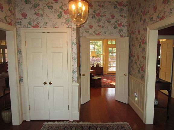 2nd image of 5 Ridgewood Cir