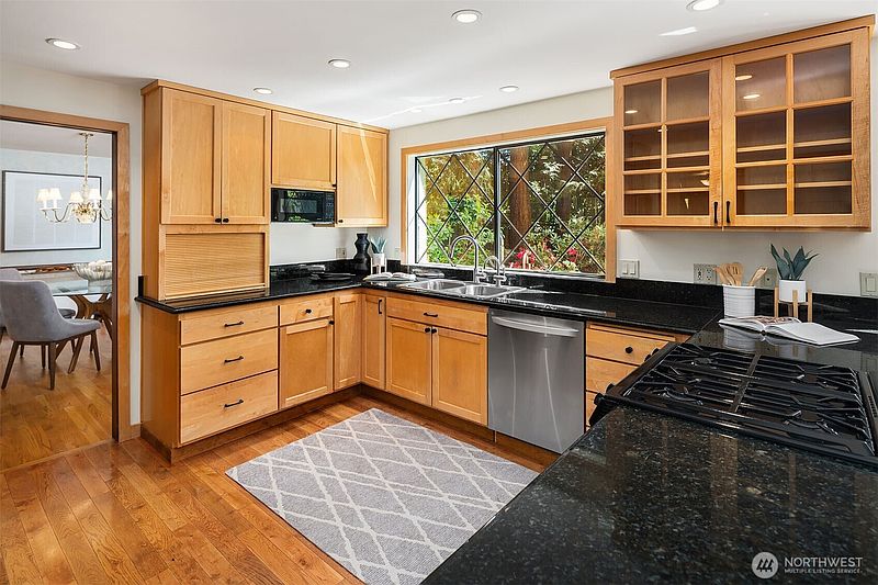 5th image of 2302 126th Avenue NE
