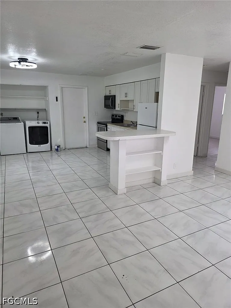 2 bed, 1.0 bath, 1000 sqft, $1,500 — Photo 2