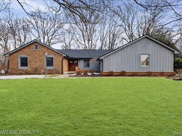 5688 Tequesta Ct, West Bloomfield, MI 48323