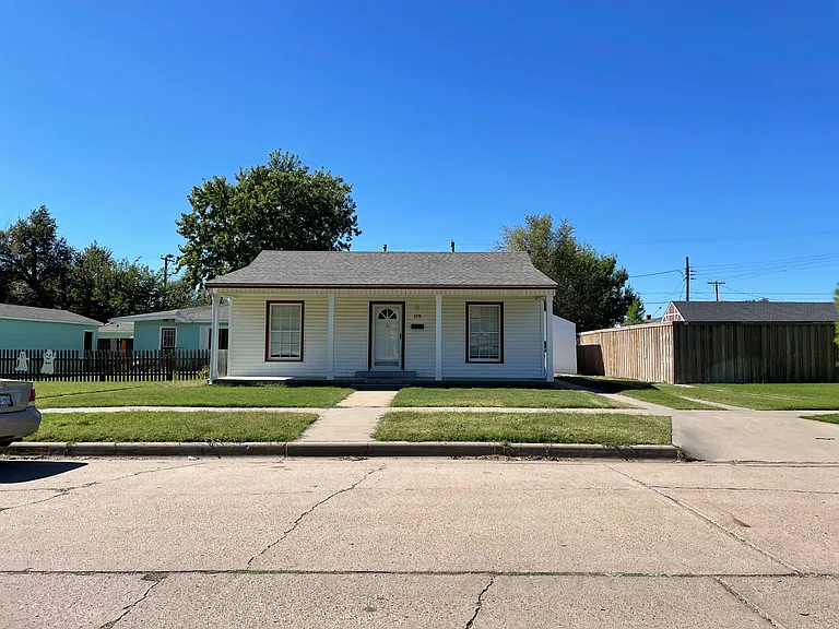 1231 Mary Ellen St — Photo 2