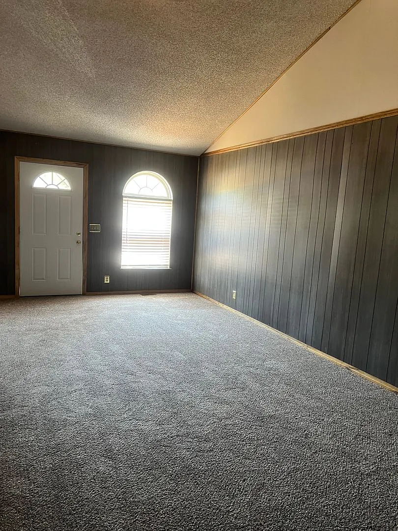 Charming 2-bedroom, 1-bathroom home — Photo 3