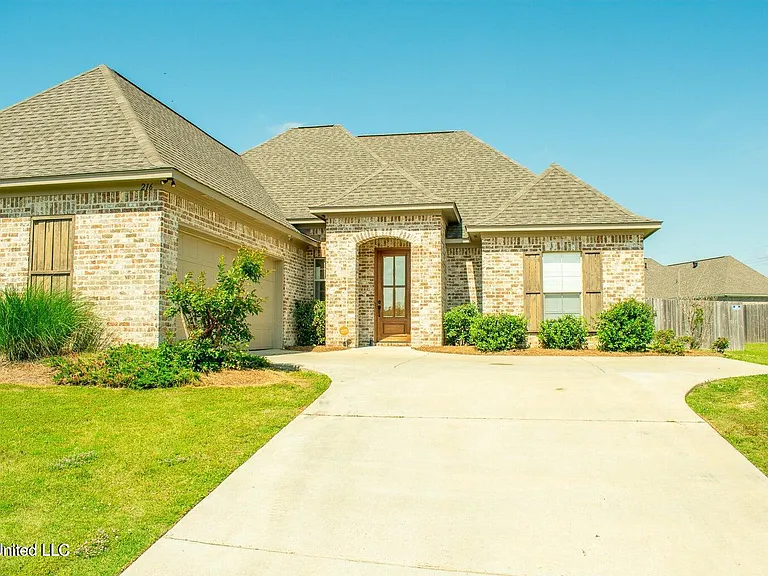 216 Buttonwood Ln — Photo 1