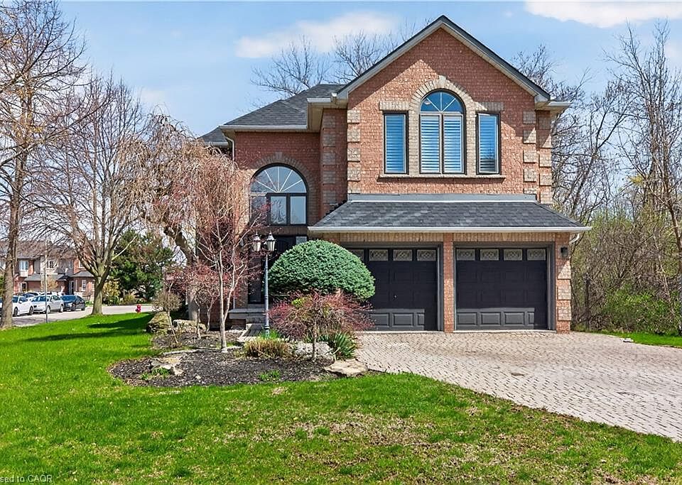 1st image of 85 Waterford Cres