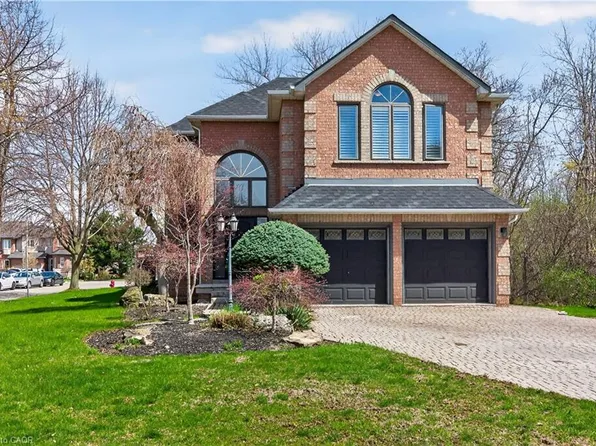 85 Waterford Cres, Hamilton, ON L8E 4Z7