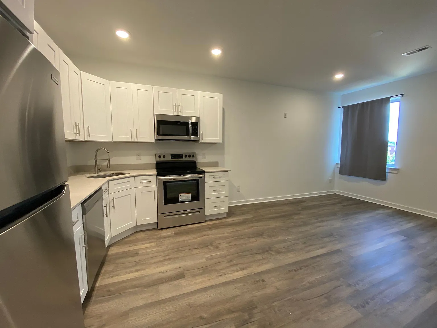 1 bed, 586 sqft, $1,200 — Photo 2