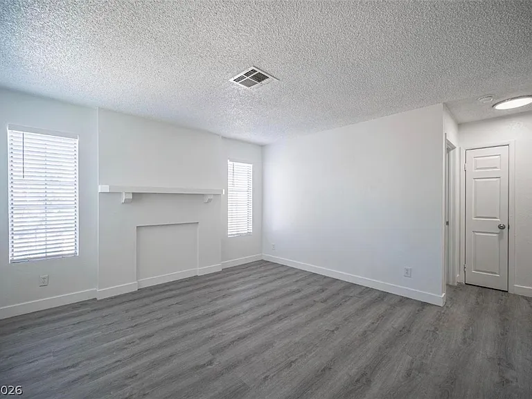 921 Snug Harbor St #D — Photo 5