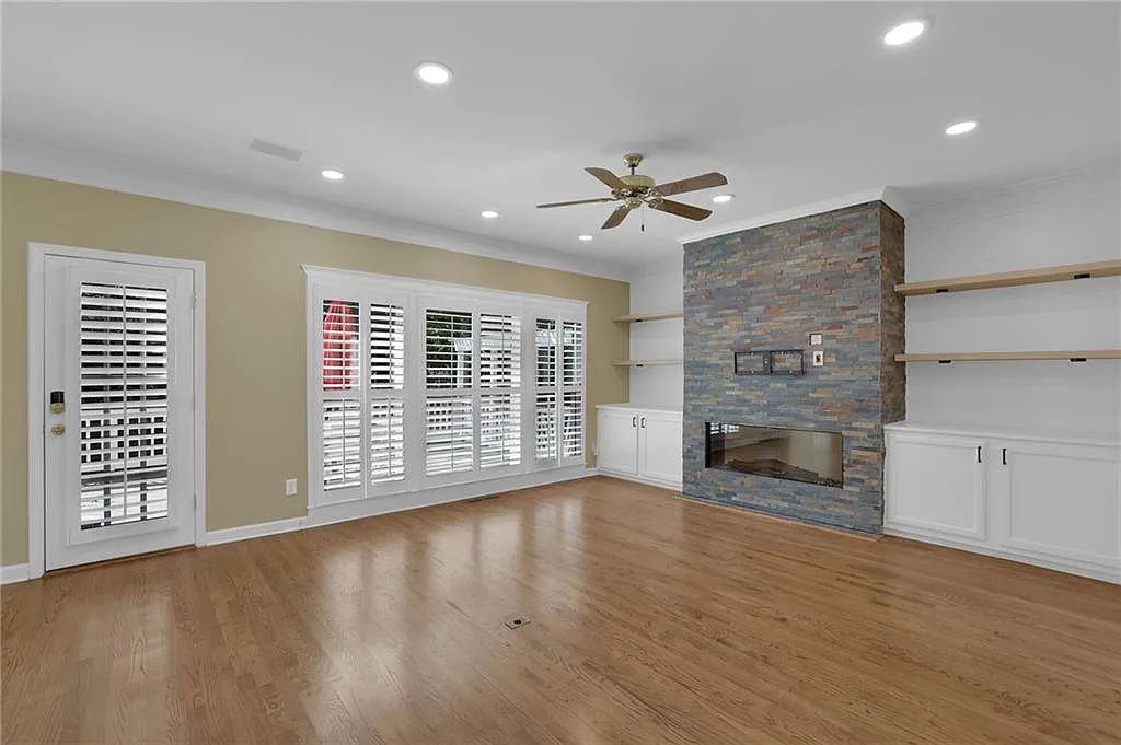 6 bed, 3.5 bath, 3580 sqft, $3,650 — Photo 4