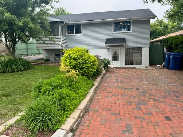 110 N Frolic Ave, Waukegan, IL 60085