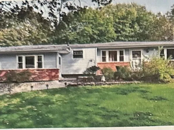 9 Bartel Pl, Huntington Station, NY 11746