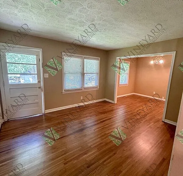 4306 Hillcrest Dr — Photo 4