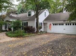 1701 S Hillcrest Dr, Appleton, WI 54914