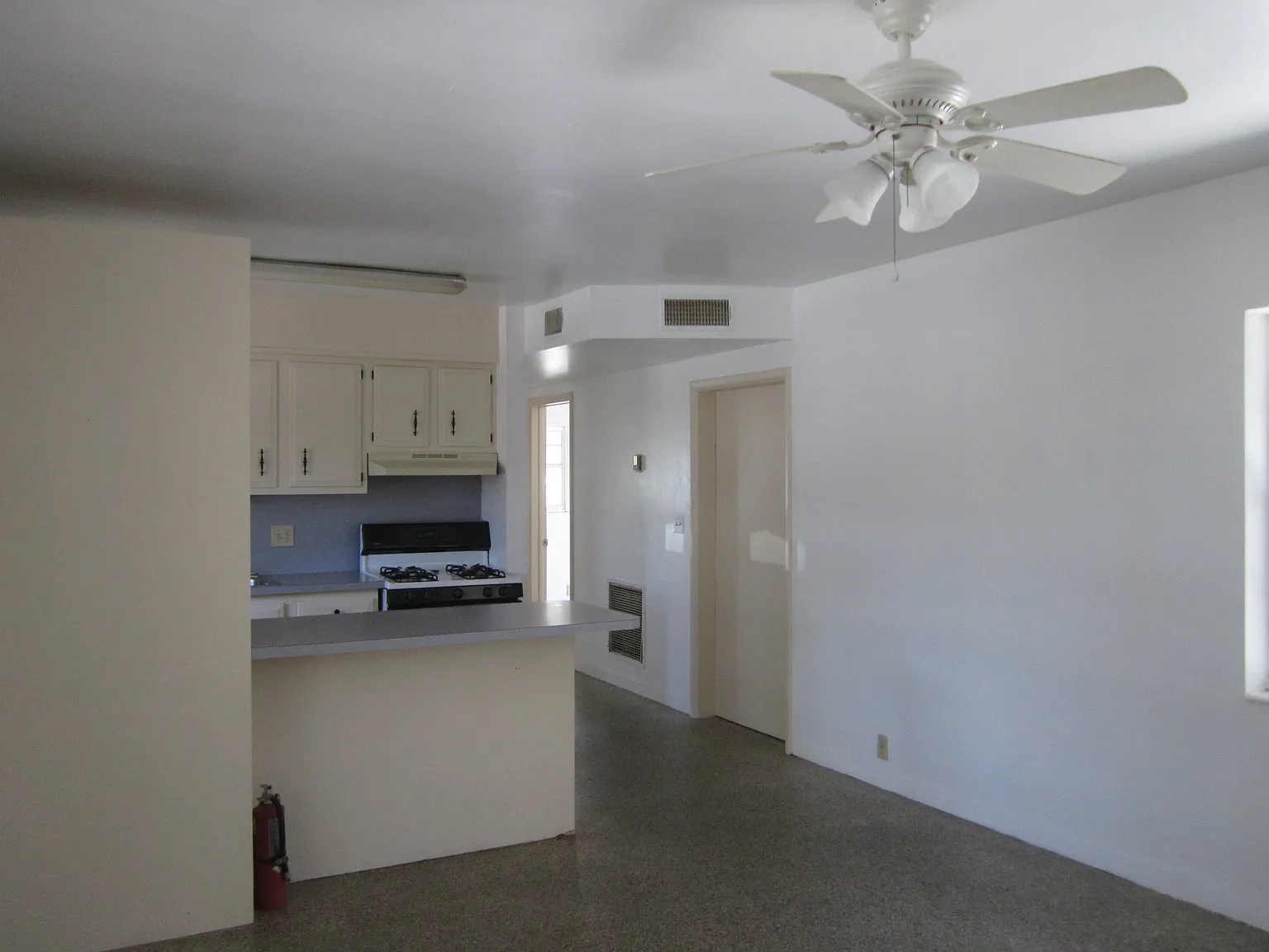 3 bed, 1234 sqft, $2,550 — Photo 2