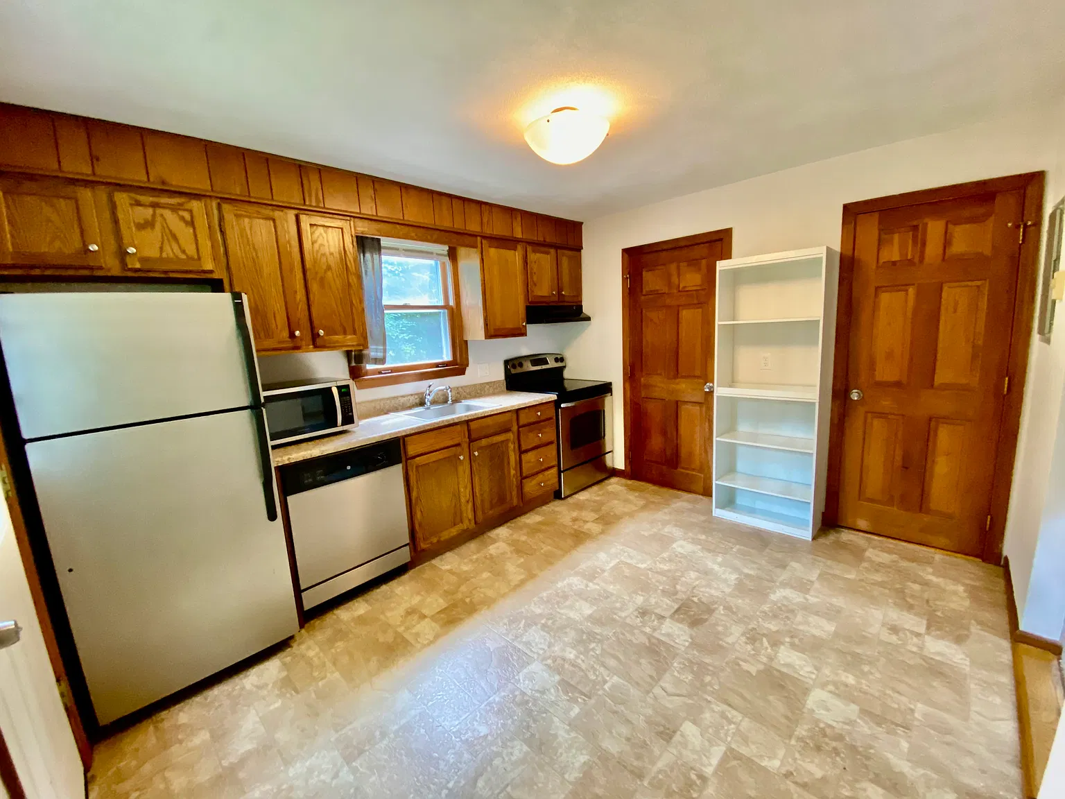 2 bed, 800 sqft, $2,500 — Photo 1
