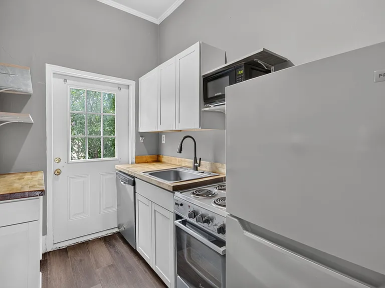 1419 Barnard St #B — Photo 4