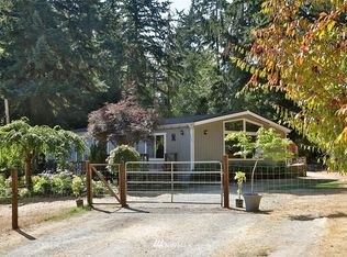 720 Twin View Dr, Greenbank, WA 98253