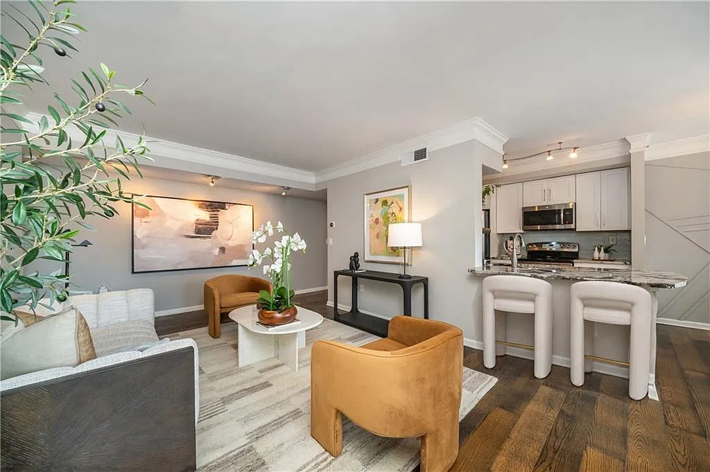 2 bed, 2.0 bath, 1350 sqft, $3,200 — Photo 2