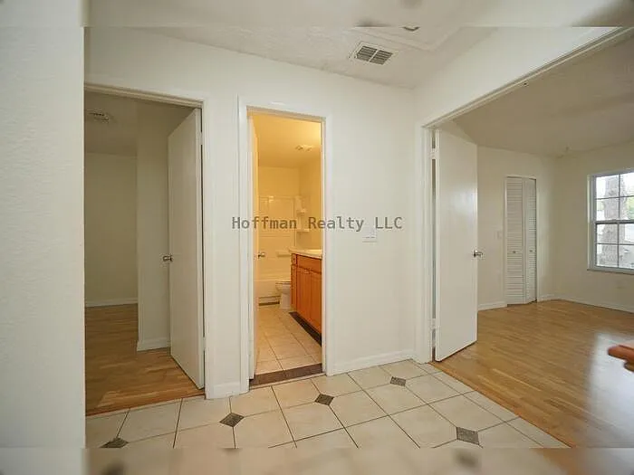 7605 Glades Ct — Photo 18