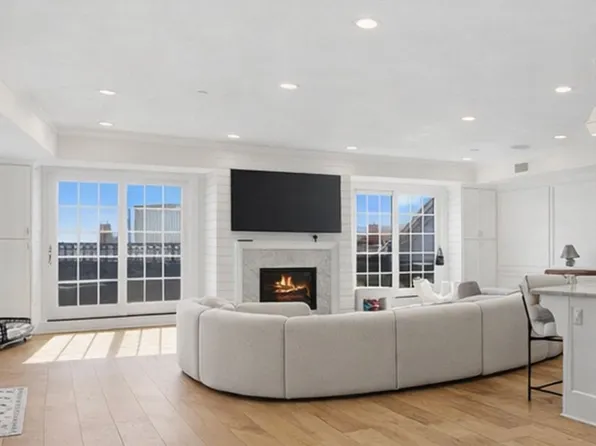 374-398 Bunker Hill St #307, Charlestown, MA 02129