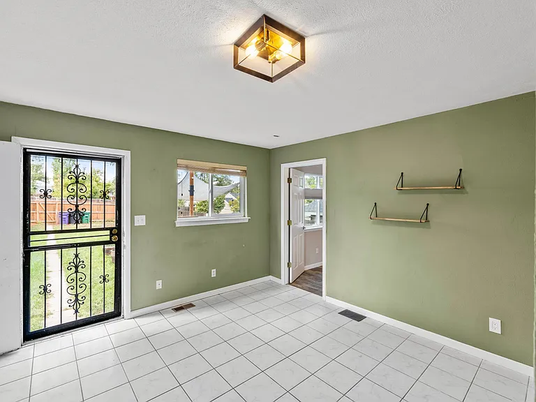 1085 King St — Photo 16