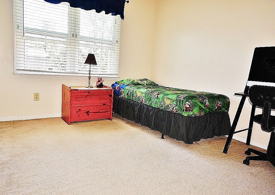 1st image of 408 Hampshire Pl