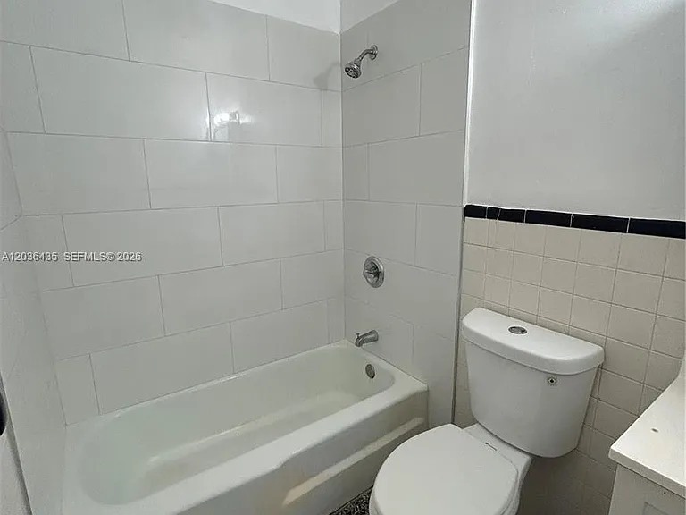 1045 N Andrews Ave #3 — Photo 6