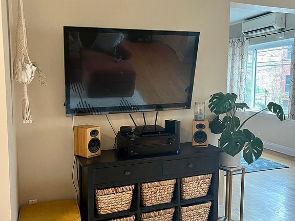 4th image of 928 W Sunnyside Ave APT 1W
