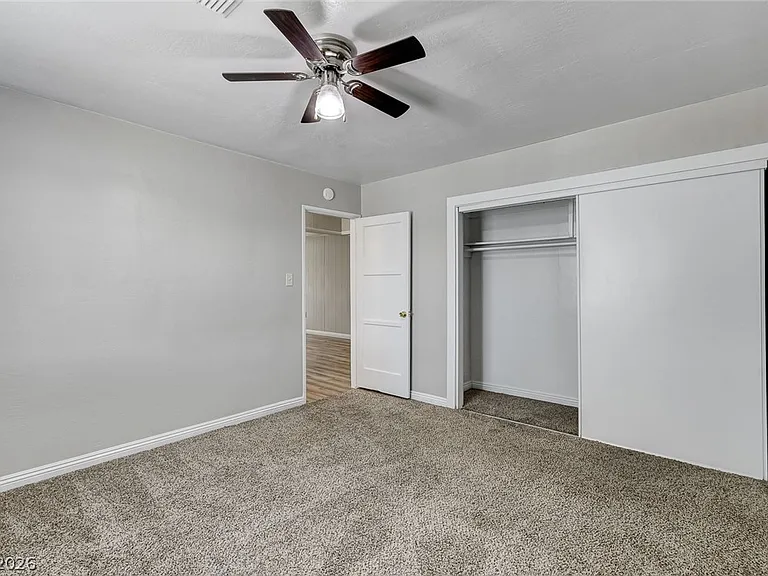 214 W Victory Rd — Photo 16