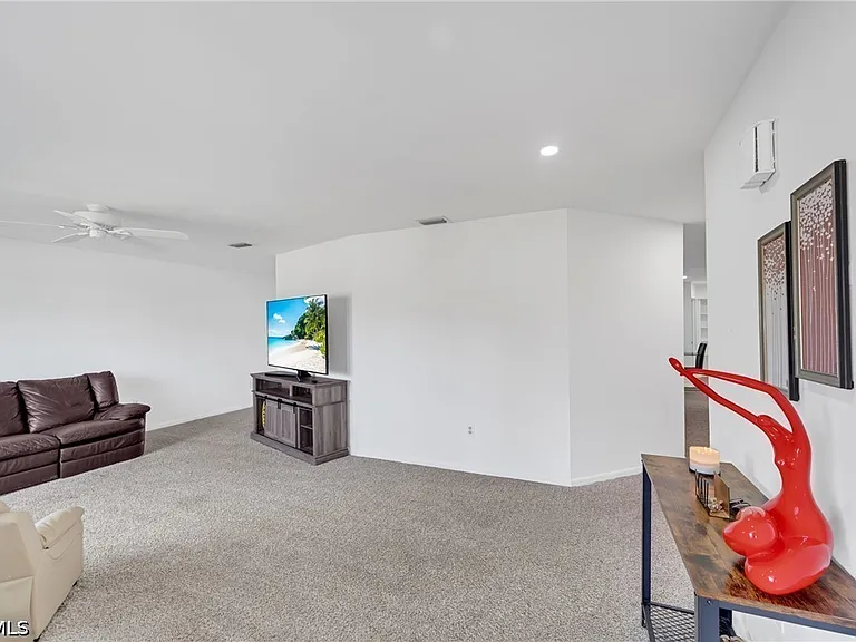 3271 Brooklyn Ave — Photo 13