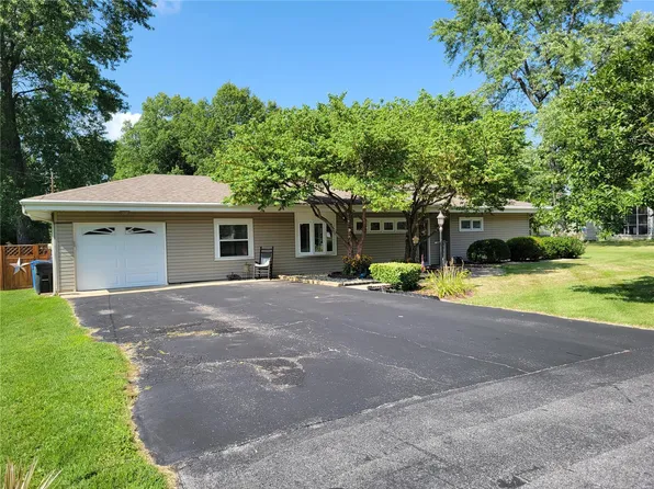 228 W Haller Dr, East Alton, IL 62024