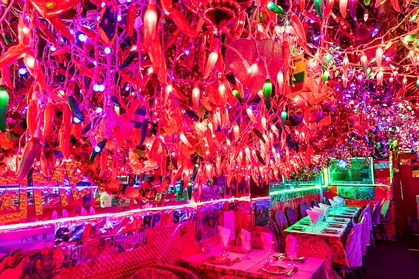 Rented by Extell Marketing Group LLC | media 51