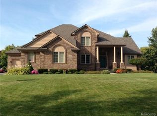 5749 Robert St, Shelby Township, MI 48316