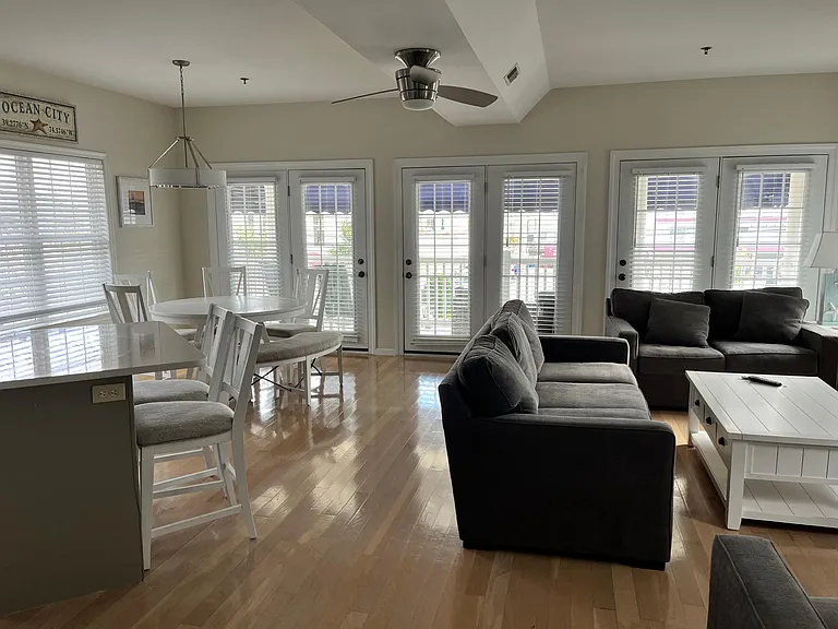 1224 Ocean Ave #2 — Photo 4