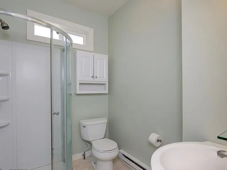 620 E Davis St — Photo 8