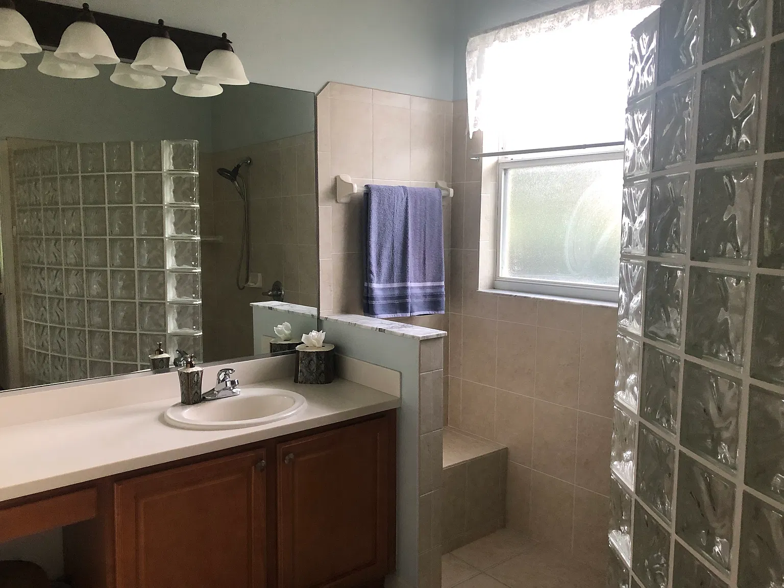 2085 N Lakecrest Loop — Photo 1