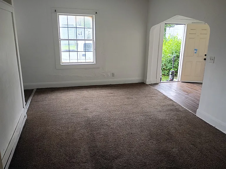 303 Jervis St #1 — Photo 5