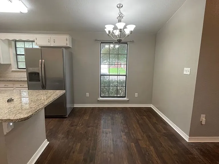 5302 Lauri Ln — Photo 6