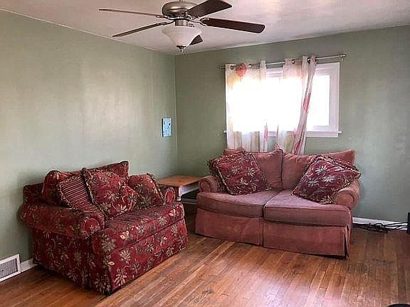 3rd image of 933 Colony Dr #11